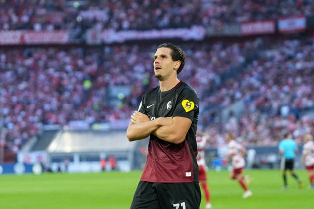Igor Matanovic (SC Freiburg, 31) Torjubel, Emotionen, Torschuss, Abschluss, Torerfolg, Tor, Treffer , Deutschland, Fußball, 1. Runde, DFB Pokal, 2026 2027, Fortuna Düsseldorf vs. SC Freiburg, 23.08.2026, Merkur Spiel-Arena, Düsseldorf Düsseldorf Merkur Spiel-Arena Nordrhein-Westfalen Deutschland *** Igor Matanovic, SC Freiburg, 31, goal celebration, emotions, shot on goal, finish, goal scored, goal, hit, Germany, soccer, Round 1, DFB Cup, 2026–2027, Fortuna Düsseldorf vs. SC Freiburg, August 23, 2026, Merkur Spiel Arena, Düsseldorf, Merkur Spiel Arena, North Rhine-Westphalia, Germany Copyright: xArnexAmbergx