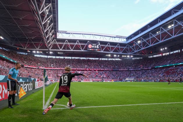 Niklas Beste (SC Freiburg, 19) am Ball, Stadionpanorama, Weitwinkel, Tribünen, Sitzplätze, Stehplätze , Deutschland, Fußball, 1. Runde, DFB Pokal, 2026 2027, Fortuna Düsseldorf vs. SC Freiburg, 23.08.2026, Merkur Spiel-Arena, Düsseldorf Düsseldorf Merkur Spiel-Arena Nordrhein-Westfalen Deutschland *** Niklas Beste, SC Freiburg, 19 with the ball, stadium panorama, wide-angle, stands, seats, standing room, Germany, soccer, Round 1, DFB Cup, 2026–2027, Fortuna Düsseldorf vs. SC Freiburg, August 23, 2026, Merkur Spiel Arena, Düsseldorf, Merkur Spiel Arena, North Rhine-Westphalia, Germany Copyright: xArnexAmbergx