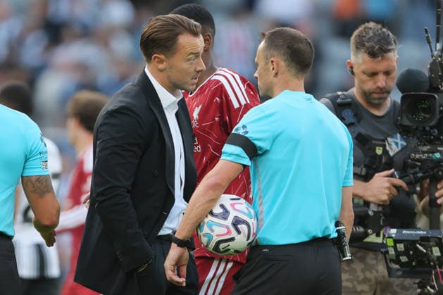 Newcastle United v Liverpool - Premier League 2026 27 Matthias Jaissle, Manager of Newcastle United speaks to Referee Stuart Attwell after the Premier League 2026 27 match between Newcastle United and Liverpool FC at St James Park on August 23, 2026 in Newcastle upon Tyne, England. WARNING! This Photograph May Only Be Used For Newspaper And Or Magazine Editorial Purposes. May Not Be Used For Publications Involving 1 player, 1 Club Or 1 Competition Without Written Authorisation From Football DataCo Ltd. For Any Queries, Please Contact Football DataCo Ltd on +44 (0) 207 864 9121 Newcastle upon Tyne St. James Park England United Kingdom Copyright: xAllstarxPicturexLibraryxLtdx