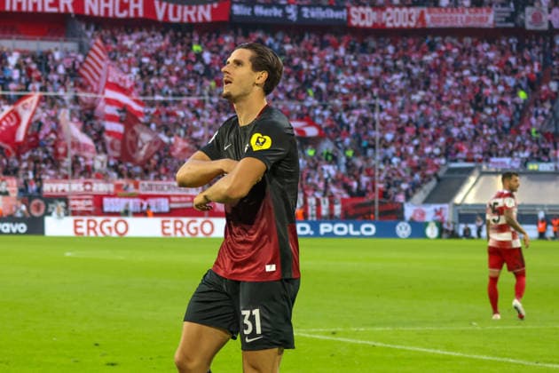 23.08.2026, xfanx, Fussball DFB Pokal 1.Runde, Fortuna Duesseldorf - SC Freiburg v.l. Torschütze Igor Matanovic (Freiburg) macht das Tor zum 2:0 für Freiburg und jubelt (DFL DFB REGULATIONS PROHIBIT ANY USE OF PHOTOGRAPHS as IMAGE SEQUENCES and or QUASI-VIDEO) Duesseldorf *** August 23, 2026, xfanx, Soccer DFB Cup First Round, Fortuna Düsseldorf vs. SC Freiburg – Goal scorer Igor Matanovic scores the 2–0 goal for Freiburg and celebrates. DFL and DFB regulations prohibit any use of photographs as image sequences and or quasi-video. Düsseldorf