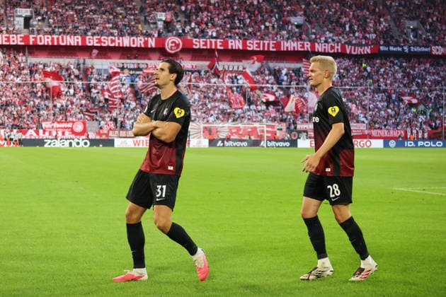 23.08.2026, xfanx, Fussball DFB Pokal 1.Runde, Fortuna Duesseldorf - SC Freiburg v.l. Torschütze Igor Matanovic (Freiburg) macht das Tor zum 2:0 für Freiburg und jubelt mit Matthias Ginter (Freiburg) (DFL DFB REGULATIONS PROHIBIT ANY USE OF PHOTOGRAPHS as IMAGE SEQUENCES and or QUASI-VIDEO) Duesseldorf *** August 23, 2026, xfanx, Soccer DFB Cup First Round, Fortuna Düsseldorf vs. SC Freiburg – Goal scorer Igor Matanovic scores the 2–0 goal for Freiburg and celebrates with Matthias Ginter. Freiburg. DFL and DFB regulations prohibit any use of photographs as image sequences and or quasi-video. Duesseldorf