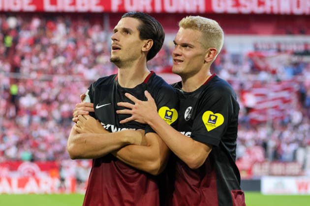 23.08.2026, xfanx, Fussball DFB Pokal 1.Runde, Fortuna Duesseldorf - SC Freiburg v.l. Torschütze Igor Matanovic (Freiburg) macht das Tor zum 2:0 für Freiburg und jubelt mit Matthias Ginter (Freiburg) (DFL DFB REGULATIONS PROHIBIT ANY USE OF PHOTOGRAPHS as IMAGE SEQUENCES and or QUASI-VIDEO) Duesseldorf *** August 23, 2026, xfanx, Soccer DFB Cup First Round, Fortuna Düsseldorf vs. SC Freiburg – Goal scorer Igor Matanovic scores the 2–0 goal for Freiburg and celebrates with Matthias Ginter. Freiburg. DFL and DFB regulations prohibit any use of photographs as image sequences and or quasi-video. Duesseldorf