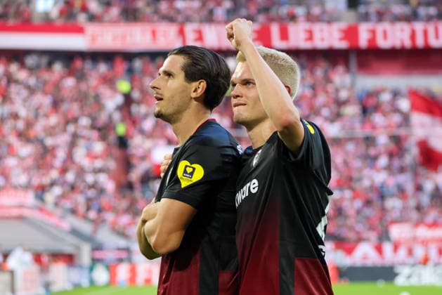 23.08.2026, xfanx, Fussball DFB Pokal 1.Runde, Fortuna Duesseldorf - SC Freiburg v.l.Torschütze Igor Matanovic (Freiburg) macht das Tor zum 2:0 für Freiburg und jubelt mit Matthias Ginter (Freiburg) (DFL DFB REGULATIONS PROHIBIT ANY USE OF PHOTOGRAPHS as IMAGE SEQUENCES and or QUASI-VIDEO) Duesseldorf *** August 23, 2026, xfanx, Soccer DFB Cup First Round, Fortuna Düsseldorf vs. SC Freiburg – Goal scorer Igor Matanovic scores the 2–0 goal for Freiburg and celebrates with Matthias Ginter. Freiburg. DFL and DFB regulations prohibit any use of photographs as image sequences and or quasi-video. Duesseldorf