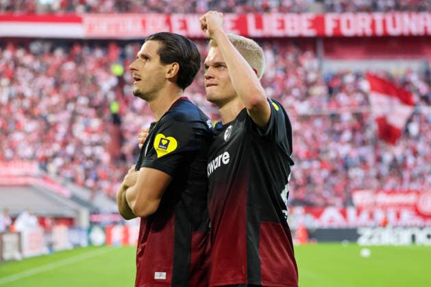 23.08.2026, xfanx, Fussball DFB Pokal 1.Runde, Fortuna Duesseldorf - SC Freiburg v.l. Torschütze Igor Matanovic (Freiburg) macht das Tor zum 2:0 für Freiburg und jubelt mit Matthias Ginter (Freiburg) (DFL DFB REGULATIONS PROHIBIT ANY USE OF PHOTOGRAPHS as IMAGE SEQUENCES and or QUASI-VIDEO) Duesseldorf *** August 23, 2026, xfanx, Soccer DFB Cup First Round, Fortuna Düsseldorf vs. SC Freiburg – Goal scorer Igor Matanovic scores the 2–0 goal for Freiburg and celebrates with Matthias Ginter. Freiburg. DFL and DFB regulations prohibit any use of photographs as image sequences and or quasi-video. Duesseldorf