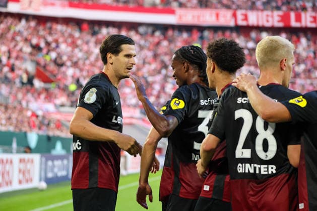 23.08.2026, xfanx, Fussball DFB Pokal 1.Runde, Fortuna Duesseldorf - SC Freiburg v.l. Torschütze Igor Matanovic (Freiburg) macht das Tor zum 2:0 für Freiburg und jubelt mit seinen Mannschaftskollegen (DFL DFB REGULATIONS PROHIBIT ANY USE OF PHOTOGRAPHS as IMAGE SEQUENCES and or QUASI-VIDEO) Duesseldorf *** August 23, 2026, xfanx, Soccer DFB Cup First Round, Fortuna Düsseldorf vs. SC Freiburg – Goal scorer Igor Matanovic scores Freiburg’s second goal, making it 2–0, and celebrates with his teammates. DFL and DFB regulations prohibit any use of photographs as image sequences and or quasi-video. Duesseldorf
