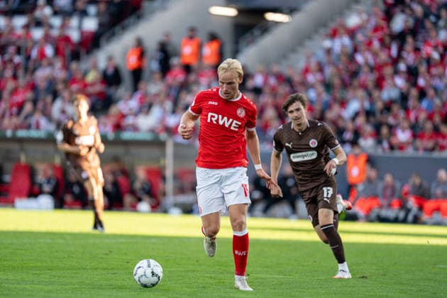 23.08.2026, GER Deutschland, Fussball, Saison 2026 2027, DFB-Pokal 1. Runde RW Essen - St. Pauli Ben Hüning Huening (Rot-Weiss Essen, 15) Einzelaktion; Ganzkörper Ganzkoerper ; Ball am Fuss; Essen Stadion an der Hafenstraße Nordrhein-Westfalen (NRW) Deutschland *** August 23, 2026, GER Germany, Soccer, 2026–2027 Season, DFB Cup, 1st Round: RW Essen vs. St. Pauli, Ben Hüning (Huening), Rot-Weiss Essen, 15 solo plays, full-body, ball at his feet, Essen Stadium on Hafenstraße, North Rhine-Westphalia (NRW), Germany Copyright: xnordphotoxGmbHx xChristianxSchulzex