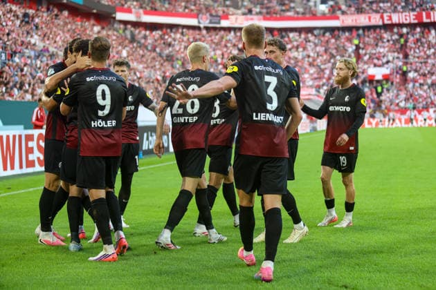 23.08.2026, GER, Fussball, Herren, DFB Pokal , Saison 2026 2027, Fortuna Düsseldorf - SC Freiburg Igor MatanoviÄ‡ (SCF) Torjubel, jubelt mit seiner Mannschaft nach dem Treffer zum 0:2 *** August 23, 2026, GER, Soccer, Men s, DFB Cup, 2026–2027 Season, Fortuna Düsseldorf vs. SC Freiburg; Igor Matanovic (SCF) celebrates the goal, cheering with his team after the score becomes 0–2 Copyright: xSvenxHanischx