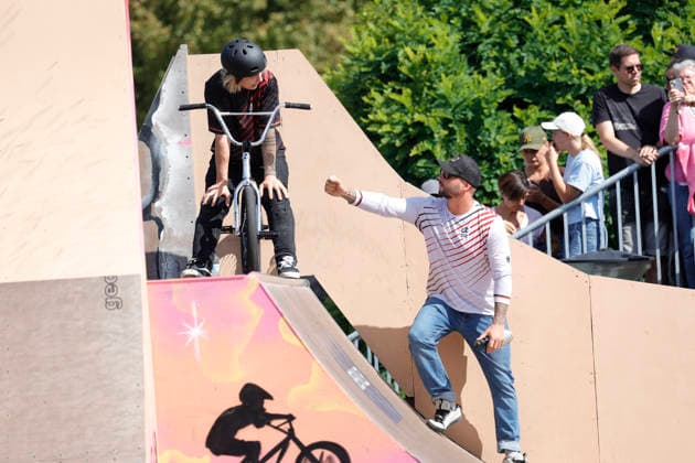 23.08.2026 Finale Männer bei der UEC BMX Freestyle Park Europameisterschaft in Darmstadt Ausrichter VC Darmstadt hier Philipp Muth Darmstadt Deutscher Meister rechts Bundestrainer Mark König Darmstadt Hessen Deutschland *** August 23, 2026 Men s Final at the UEC BMX Freestyle Park European Championships in Darmstadt Organizer: VC Darmstadt; here, Philipp Muth (Darmstadt), German Champion; on the right, National Coach Mark König (Darmstadt), Hesse, Germany