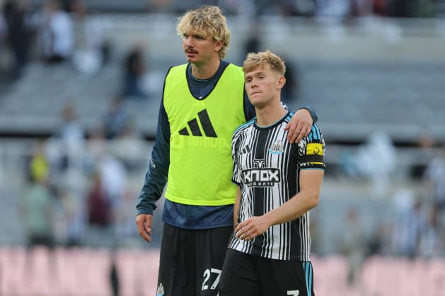 Newcastle United v Liverpool - Premier League 2026 27 Nick Woltemade of Newcastle United consoles Lewis Hall of Newcastle United after the Premier League 2026 27 match between Newcastle United and Liverpool FC at St James Park on August 23, 2026 in Newcastle upon Tyne, England. WARNING! This Photograph May Only Be Used For Newspaper And Or Magazine Editorial Purposes. May Not Be Used For Publications Involving 1 player, 1 Club Or 1 Competition Without Written Authorisation From Football DataCo Ltd. For Any Queries, Please Contact Football DataCo Ltd on +44 (0) 207 864 9121 Newcastle upon Tyne St. James Park England United Kingdom Copyright: xAllstarxPicturexLibraryxLtdx
