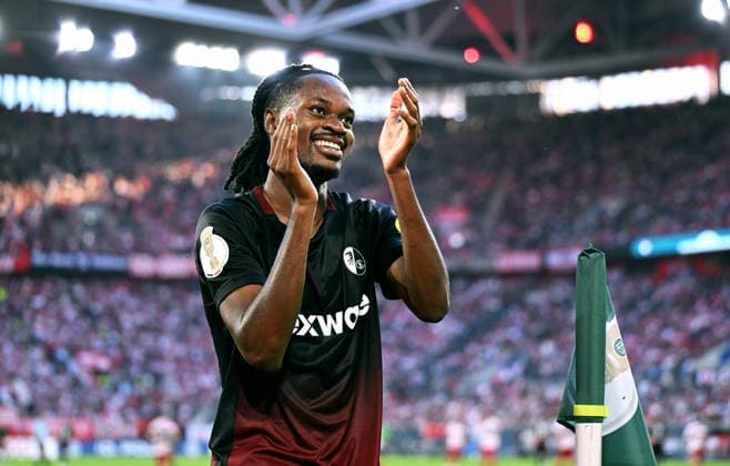 Düsseldorf, Germany, DFB Cup, 1. Round, Merkur-Spiel-Arena Düsseldorf, Fortuna Düsseldorf vs SC Freiburg; Jordy Makengo (SCF) celebrates after scoring the 1:4 goal. Celebration, Joy, Action. *** Düsseldorf, Germany, DFB Cup, 1st Round, Merkur Spiel Arena Düsseldorf, Fortuna Düsseldorf vs. SC Freiburg; Jordy Makengo (SCF) celebrates after scoring the 1-4 goal; Celebration, Joy, Action