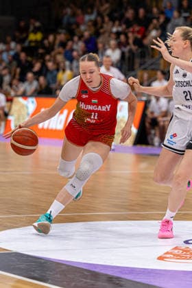 GOETTINGEN, GERMANY - AUGUST 23: Kinga Josepovits (Hungary, 11) with ball during the exhibition game, match between Germany vs. Hungary at Sparkassen-Arena on August 23, 2026 in Goettingen, Germany. Lower Saxony Germany Copyright: xBEAUTIFULxSPORTS Freudensteinx