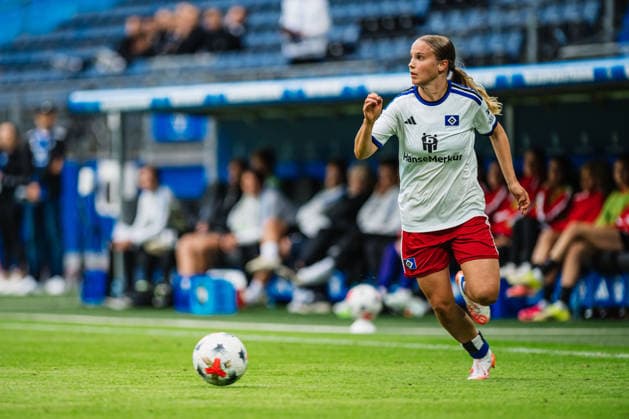 Google Pixel Frauen-Bundesliga: Hamburger SV vs. SC Freiburg, 23.08.2026 Jonna Wrede (Hamburger SV, 26); Fußball, Google Pixel Frauen-Bundesliga, 1. Spieltag: Hamburger SV vs. SC Freiburg am 23.08.2026 im Volksparkstadion, Hamburg DFB REGULATIONS PROHIBIT ANY USE OF PHOTOGRAPHS AS IMAGE SEQUENCES AND OR QUASI-VIDEO. *** Google Pixel Women s Bundesliga: Hamburger SV vs. SC Freiburg, August 23, 2026; Jonna Wrede (Hamburger SV), 26; Soccer; Google Pixel Women s Bundesliga; Matchday 1: Hamburger SV vs. SC Freiburg on August 23, 2026, at the Volksparkstadion, Hamburg. DFB regulations prohibit any use of photographs as image sequences and or quasi-video. Copyright: xBEAUTIFULxSPORTS Tonhäuserx