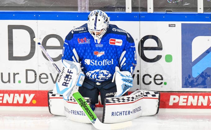 Straubing Tigers vs. Grizzlys Wolfsburg, Eishockey, Deutsche Eishockey Liga, Penny DEL, Vorbereitungsspiel, Gaeuboden Cup, Saison 2026 2027 am 23.08.2026 Florian Bugl (Straubing Tigers), Eishockey Herren, Deutsche Eishockey Liga, Penny DEL, Vorbereitungsspiel, Gaeuboden Cup, Saison 2026 2027 am 23.08.2026 im Eisstadion am Pulverturm, Straubing Tigers (blau) gegen Grizzlys Wolfsburg (beige) *** Straubing Tigers vs. Grizzlys Wolfsburg, Ice Hockey, German Ice Hockey League, Penny DEL, Preseason Game, Gaeuboden Cup, 2026–2027 Season on August 23, 2026, Florian Bugl, Straubing Tigers, Men s Ice Hockey, German Ice Hockey League, Penny DEL, Preseason Game, Gaeuboden Cup, 2026–2027 Season on August 23, 2026, at the Eisstadion am Pulverturm, Straubing Tigers (blue) vs. Grizzlys Wolfsburg (beige)
