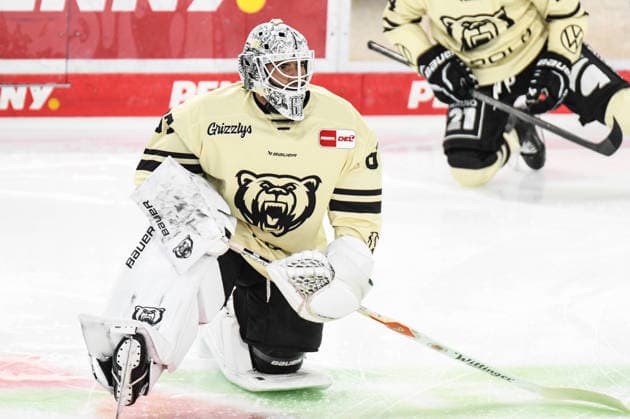 Straubing Tigers vs. Grizzlys Wolfsburg, Eishockey, Deutsche Eishockey Liga, Penny DEL, Vorbereitungsspiel, Gaeuboden Cup, Saison 2026 2027 am 23.08.2026 Hannibal Weitzmann (Grizzlys Wolfsburg), Eishockey Herren, Deutsche Eishockey Liga, Penny DEL, Vorbereitungsspiel, Gaeuboden Cup, Saison 2026 2027 am 23.08.2026 im Eisstadion am Pulverturm, Straubing Tigers (blau) gegen Grizzlys Wolfsburg (beige) *** Straubing Tigers vs. Grizzlys Wolfsburg, Ice Hockey, German Ice Hockey League, Penny DEL, Preseason Game, Gaeuboden Cup, 2026–2027 Season on August 23, 2026, Hannibal Weitzmann, Grizzlys Wolfsburg, Men s Ice Hockey, German Ice Hockey League, Penny DEL, Preseason Game, Gaeuboden Cup, 2026–2027 Season on August 23, 2026, at the Eisstadion am Pulverturm, Straubing Tigers (blue) vs. Grizzlys Wolfsburg (beige)