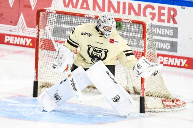 Straubing Tigers vs. Grizzlys Wolfsburg, Eishockey, Deutsche Eishockey Liga, Penny DEL, Vorbereitungsspiel, Gaeuboden Cup, Saison 2026 2027 am 23.08.2026 Hannibal Weitzmann (Grizzlys Wolfsburg), Eishockey Herren, Deutsche Eishockey Liga, Penny DEL, Vorbereitungsspiel, Gaeuboden Cup, Saison 2026 2027 am 23.08.2026 im Eisstadion am Pulverturm, Straubing Tigers (blau) gegen Grizzlys Wolfsburg (beige) *** Straubing Tigers vs. Grizzlys Wolfsburg, Ice Hockey, German Ice Hockey League, Penny DEL, Preseason Game, Gaeuboden Cup, 2026–2027 Season on August 23, 2026, Hannibal Weitzmann, Grizzlys Wolfsburg, Men s Ice Hockey, German Ice Hockey League, Penny DEL, Preseason Game, Gaeuboden Cup, 2026–2027 Season on August 23, 2026, at the Eisstadion am Pulverturm, Straubing Tigers (blue) vs. Grizzlys Wolfsburg (beige)