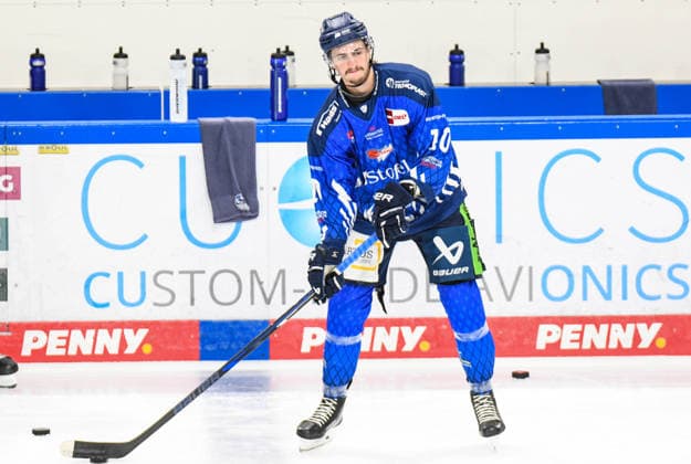 Straubing Tigers vs. Grizzlys Wolfsburg, Eishockey, Deutsche Eishockey Liga, Penny DEL, Vorbereitungsspiel, Gaeuboden Cup, Saison 2026 2027 am 23.08.2026 Tarjo Jentzsch (Straubing Tigers), Eishockey Herren, Deutsche Eishockey Liga, Penny DEL, Vorbereitungsspiel, Gaeuboden Cup, Saison 2026 2027 am 23.08.2026 im Eisstadion am Pulverturm, Straubing Tigers (blau) gegen Grizzlys Wolfsburg (beige) *** Straubing Tigers vs. Grizzlys Wolfsburg, Ice Hockey, German Ice Hockey League, Penny DEL, Preseason Game, Gaeuboden Cup, 2026–2027 Season on August 23, 2026, Tarjo Jentzsch, Straubing Tigers, Men s Ice Hockey, German Ice Hockey League, Penny DEL, Preseason Game, Gaeuboden Cup, 2026–2027 Season on August 23, 2026, at the Eisstadion am Pulverturm, Straubing Tigers (blue) vs. Grizzlys Wolfsburg (beige)