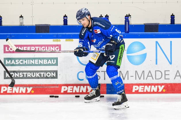 Straubing Tigers vs. Grizzlys Wolfsburg, Eishockey, Deutsche Eishockey Liga, Penny DEL, Vorbereitungsspiel, Gaeuboden Cup, Saison 2026 2027 am 23.08.2026 Alex Green (Straubing Tigers), Eishockey Herren, Deutsche Eishockey Liga, Penny DEL, Vorbereitungsspiel, Gaeuboden Cup, Saison 2026 2027 am 23.08.2026 im Eisstadion am Pulverturm, Straubing Tigers (blau) gegen Grizzlys Wolfsburg (beige) *** Straubing Tigers vs. Grizzlys Wolfsburg, Ice Hockey, German Ice Hockey League, Penny DEL, Preseason Game, Gaeuboden Cup, 2026–2027 Season on August 23, 2026, Alex Green, Straubing Tigers, Men’s Ice Hockey, German Ice Hockey League, Penny DEL, Preseason Game, Gaeuboden Cup, 2026–2027 Season on August 23, 2026, at the Eisstadion am Pulverturm, Straubing Tigers (blue) vs. Grizzlys Wolfsburg (beige)