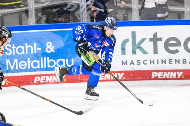 Straubing Tigers vs. Grizzlys Wolfsburg, Eishockey, Deutsche Eishockey Liga, Penny DEL, Vorbereitungsspiel, Gaeuboden Cup, Saison 2026 2027 am 23.08.2026 Filip Varejcka (Straubing Tigers), Eishockey Herren, Deutsche Eishockey Liga, Penny DEL, Vorbereitungsspiel, Gaeuboden Cup, Saison 2026 2027 am 23.08.2026 im Eisstadion am Pulverturm, Straubing Tigers (blau) gegen Grizzlys Wolfsburg (beige) *** Straubing Tigers vs. Grizzlys Wolfsburg, Ice Hockey, German Ice Hockey League, Penny DEL, Preseason Game, Gaeuboden Cup, 2026–2027 Season on August 23, 2026, Filip Varejcka, Straubing Tigers, Men s Ice Hockey, German Ice Hockey League, Penny DEL, preseason game, Gaeuboden Cup, 2026–2027 season on August 23, 2026, at the Eisstadion am Pulverturm, Straubing Tigers (blue) vs. Grizzlys Wolfsburg (beige)