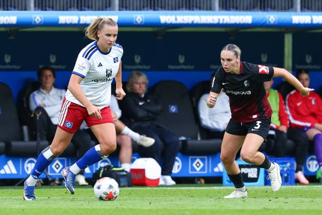 v.li.: Nikola Karczewska (Hamburger SV, 20) und Alina Axtmann (SC Freiburg, 3) im Zweikampf, Duell, Dynamik, Aktion, Action, Spielszene, DIE DFB-RICHTLINIEN UNTERSAGEN JEGLICHE NUTZUNG VON FOTOS ALS SEQUENZBILDER UND ODER VIDEOÄHNLICHE FOTOSTRECKEN. DFB REGULATIONS PROHIBIT ANY USE OF PHOTOGRAPHS AS IMAGE SEQUENCES AND OR QUASI-VIDEO., 23.08.2026, Hamburg (Deutschland), Fussball, Google Pixel Frauen-Bundesliga, Hamburger SV - SC Freiburg *** From left: Nikola Karczewska (Hamburger SV), 20, and Alina Axtmann (SC Freiburg), 3, in a one-on-one battle, duel, dynamic moment, action, game scene, DFB REGULATIONS PROHIBIT ANY USE OF PHOTOGRAPHS AS SEQUENCE IMAGES AND OR VIDEO-LIKE PHOTO SERIES DFB REGULATIONS PROHIBIT ANY USE OF PHOTOGRAPHS AS IMAGE SEQUENCES AND OR QUASI-VIDEO, August 23, 2026, Hamburg, Germany, Soccer, Google Pixel Women’s Bundesliga, Hamburger SV vs. SC Freiburg xobx