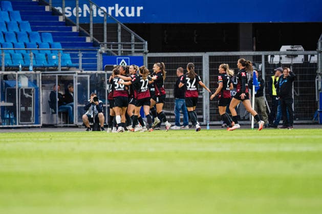 Google Pixel Frauen-Bundesliga: Hamburger SV vs. SC Freiburg, 23.08.2026 TOR, JUBEL zum 0:1 durch Nicole Ojukwu (SC Freiburg, 6); Fußball, Google Pixel Frauen-Bundesliga, 1. Spieltag: Hamburger SV vs. SC Freiburg am 23.08.2026 im Volksparkstadion, Hamburg DFB REGULATIONS PROHIBIT ANY USE OF PHOTOGRAPHS AS IMAGE SEQUENCES AND OR QUASI-VIDEO. *** Google Pixel Women s Bundesliga: Hamburger SV vs. SC Freiburg, August 23, 2026—GOAL, CELEBRATION after Nicole Ojukwu s 0–1 goal for SC Freiburg, 6 soccer, Google Pixel Women s Bundesliga, Matchday 1: Hamburger SV vs. SC Freiburg on August 23, 2026, at the Volksparkstadion, Hamburg. DFB regulations prohibit any use of photographs as image sequences and or quasi-video. Copyright: xBEAUTIFULxSPORTS Tonhäuserx