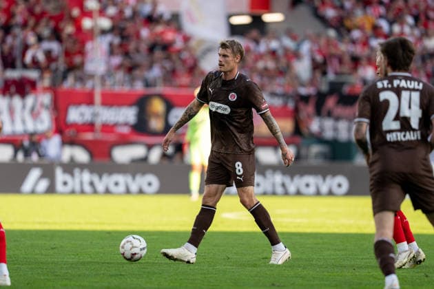 23.08.2026, GER Deutschland, Fussball, Saison 2026 2027, DFB-Pokal 1. Runde RW Essen - St. Pauli Eric Smith (FC St. Pauli, 8) Essen Stadion an der Hafenstraße Nordrhein-Westfalen (NRW) Deutschland *** August 23, 2026, GER Germany, Soccer, 2026–2027 Season, DFB Cup First Round: RW Essen vs. St. Pauli (Eric Smith, FC St. Pauli), 8, Essen Stadium on Hafenstraße, North Rhine-Westphalia (NRW), Germany Copyright: xnordphotoxGmbHx xChristianxSchulzex