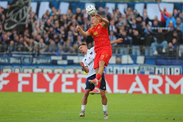 23.08.26, GER, DFB-Pokal, Fussball, 1.Runde, Saison 2026 2027, Dietmar-Scholze-Stadion an der Lohmuehle, 1.FC Phönix Lübeck vs SC Paderborn 07 Zweikampf Kopfball Kopfballduell zwischen Laurin Curda (SC Paderborn 07 17) und Daniel Haritonov (1.FC Phoenix Luebeck 30) Foto nordphoto GmbH Tauchnitz Luebeck Dietmar-Scholze-Stadion an der Lohmuehle SH Germany *** August 23, 2026, GER, DFB Cup, Soccer, 1st Round, 2026–2027 Season, Dietmar Scholze Stadium at the Lohmühle, 1 FC Phönix Lübeck vs. SC Paderborn 07: Heading duel between Laurin Curda (SC Paderborn 07, 17) and Daniel Haritonov (1 FC Phönix Lübeck, 30). Photo: nordphoto GmbH, Tauchnitz, Lübeck, Dietmar Scholze Stadium an der Lohmuehle, SH, Germany Copyright: xnordphotoxGmbHx xTauchnitzx