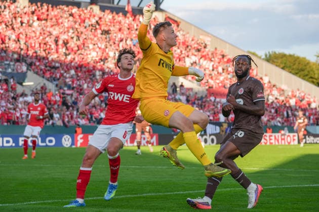 Deutschland: Fussball, DFB-Pokal 2026 27, 1. Runde, Stadion an der Hafenstraße, Essen - Bergeborbeck, Rot-Weiss Essen vs. FC St. Pauli: Jakob Golz (Rot-Weiss Essen, 1) *** German Soccer, 2026-27 DFB Cup, First Round, Stadion an der Hafenstraße, Essen-Bergeborbeck, Rot-Weiss Essen vs. FC St. Pauli, Jakob Golz (Rot-Weiss Essen), 1 Copyright: xMichelxWittex