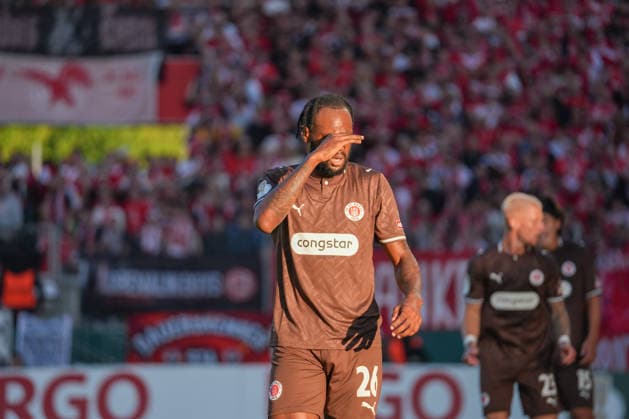 Deutschland: Fussball, DFB-Pokal 2026 27, 1. Runde, Stadion an der Hafenstraße, Essen - Bergeborbeck, Rot-Weiss Essen vs. FC St. Pauli: Ricky-Jade Jones (FC St. Pauli, 26) *** German Soccer, 2026-27 DFB Cup, First Round, Stadion an der Hafenstraße, Essen-Bergeborbeck, Rot-Weiss Essen vs. FC St. Pauli (Ricky Jade Jones, FC St. Pauli), 26 Copyright: xMichelxWittex