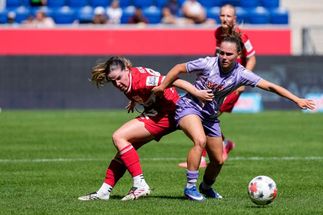 v.li.: Adriana Achcinska (VfB, 22), Marie Steiner (TSG, 9), Zweikampf, Spielszene, Duell, duel, tackle, tackling, Dynamik, Action, Aktion, 23.08.2026, Sinsheim (Deutschland), Fussball, Google Pixel Frauen-Bundesliga, TSG 1899 Hoffenheim - VfB Stuttgart, DFB DFL REGULATIONS PROHIBIT ANY USE OF PHOTOGRAPHS AS IMAGE SEQUENCES AND OR QUASI-VIDEO. *** v li Adriana Achcinska VfB, 22, Marie Steiner TSG, 9, tackle, game scene, duel, tackle, tackling, dynamism, action, August 23, 2026, Sinsheim, Germany, soccer, Google Pixel Women’s Bundesliga, TSG 1899 Hoffenheim vs. VfB Stuttgart, DFB and DFL regulations prohibit any use of photographs as image sequences and or quasi-video xozx