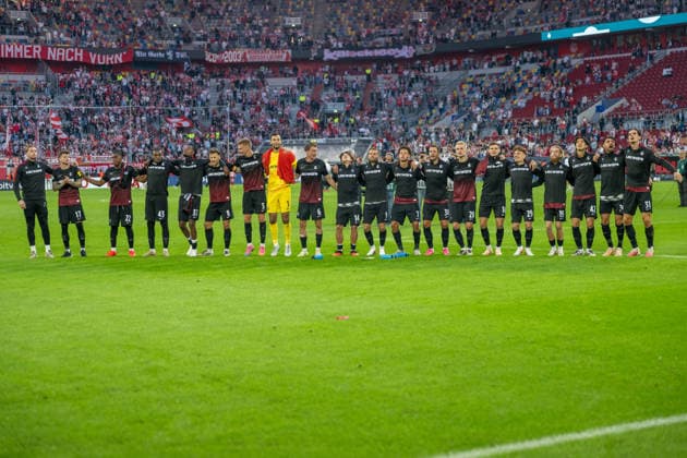 Die Freiburger Spieler feiern den Sieg vor ihren Fans. Fortuna Duesseldorf vs. SC Freiburg, Fussball, DFB-Pokal, 1. Runde, Saison 2026 2027, 23.08.2026 DFL DFB Regulations prohibit any use of Photographs as image sequences and or Quasivideo Fortuna Duesseldorf vs. SC. Freiburg, DFB-Pokal, 1. Runde, Saison 2026 2027, 23.08.2026 Duesseldorf *** The Freiburg players celebrate their victory in front of their fans: Fortuna Düsseldorf vs. SC Freiburg, Soccer, DFB Cup, 1st Round, 2026–2027 Season, August 23, 2026 DFL DFB regulations prohibit any use of photographs as image sequences and or quasi-video Fortuna Düsseldorf vs. SC Freiburg, DFB Cup, Round 1, 2026–2027 season, August 23, 2026, Düsseldorf Copyright: xEibner-Pressefoto ThomasxHaeslerx EP_THR