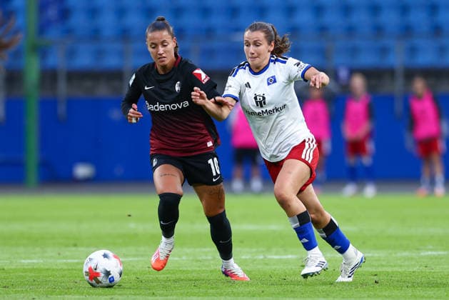 v.li.: Selina Vobian (SC Freiburg, 10) und Pauline Machtens (Hamburger SV, HSV, 28) im Zweikampf, Duell, Dynamik, Aktion, Action, Spielszene, DIE DFB-RICHTLINIEN UNTERSAGEN JEGLICHE NUTZUNG VON FOTOS ALS SEQUENZBILDER UND ODER VIDEOÄHNLICHE FOTOSTRECKEN. DFB REGULATIONS PROHIBIT ANY USE OF PHOTOGRAPHS AS IMAGE SEQUENCES AND OR QUASI-VIDEO., 23.08.2026, Hamburg (Deutschland), Fussball, Google Pixel Frauen-Bundesliga, Hamburger SV - SC Freiburg *** Selina Vobian of SC Freiburg, 10, and Pauline Machtens of Hamburger SV (HSV), 28, in a one-on-one battle, duel, dynamic moment, action, game scene, DFB REGULATIONS PROHIBIT ANY USE OF PHOTOGRAPHS AS SEQUENCE IMAGES AND OR VIDEO-LIKE PHOTO SERIES DFB REGULATIONS PROHIBIT ANY USE OF PHOTOGRAPHS AS IMAGE SEQUENCES AND OR QUASI-VIDEO, August 23, 2026, Hamburg, Germany, soccer, Google Pixel Women’s Bundesliga, Hamburger SV vs. SC Freiburg xobx
