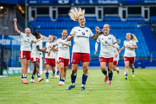 Google Pixel Frauen-Bundesliga: Hamburger SV vs. SC Freiburg, 23.08.2026 TOR, JUBEL zum 1:1 durch Nikola Karczewska (Hamburger SV, 20); Fußball, Google Pixel Frauen-Bundesliga, 1. Spieltag: Hamburger SV vs. SC Freiburg am 23.08.2026 im Volksparkstadion, Hamburg DFB REGULATIONS PROHIBIT ANY USE OF PHOTOGRAPHS AS IMAGE SEQUENCES AND OR QUASI-VIDEO. *** Google Pixel Women s Bundesliga: Hamburger SV vs. SC Freiburg, August 23, 2026—GOAL, CELEBRATION for the 1-1 equalizer by Nikola Karczewska (Hamburger SV), 20 soccer, Google Pixel Women s Bundesliga, Matchday 1: Hamburger SV vs. SC Freiburg on August 23, 2026, at the Volksparkstadion, Hamburg. DFB regulations prohibit any use of photographs as image sequences and or quasi-video. Copyright: xBEAUTIFULxSPORTS Tonhäuserx