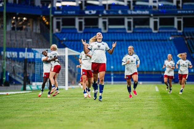Google Pixel Frauen-Bundesliga: Hamburger SV vs. SC Freiburg, 23.08.2026 TOR, JUBEL zum 1:1 durch Nikola Karczewska (Hamburger SV, 20); Fußball, Google Pixel Frauen-Bundesliga, 1. Spieltag: Hamburger SV vs. SC Freiburg am 23.08.2026 im Volksparkstadion, Hamburg DFB REGULATIONS PROHIBIT ANY USE OF PHOTOGRAPHS AS IMAGE SEQUENCES AND OR QUASI-VIDEO. *** Google Pixel Women s Bundesliga: Hamburger SV vs. SC Freiburg, August 23, 2026—GOAL, CELEBRATION for the 1-1 equalizer by Nikola Karczewska (Hamburger SV), 20 soccer, Google Pixel Women s Bundesliga, Matchday 1: Hamburger SV vs. SC Freiburg on August 23, 2026, at the Volksparkstadion, Hamburg. DFB regulations prohibit any use of photographs as image sequences and or quasi-video. Copyright: xBEAUTIFULxSPORTS Tonhäuserx