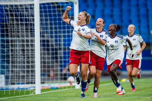 Google Pixel Frauen-Bundesliga: Hamburger SV vs. SC Freiburg, 23.08.2026 TOR, JUBEL zum 1:1 durch Nikola Karczewska (Hamburger SV, 20), hier mit Jonna Wrede (Hamburger SV, 26); Fußball, Google Pixel Frauen-Bundesliga, 1. Spieltag: Hamburger SV vs. SC Freiburg am 23.08.2026 im Volksparkstadion, Hamburg DFB REGULATIONS PROHIBIT ANY USE OF PHOTOGRAPHS AS IMAGE SEQUENCES AND OR QUASI-VIDEO. *** Google Pixel Women s Bundesliga: Hamburger SV vs. SC Freiburg, August 23, 2026—GOAL, CELEBRATION after the 1-1 equalizer by Nikola Karczewska (Hamburger SV, 20), pictured here with Jonna Wrede (Hamburger SV, 26). Soccer, Google Pixel Women s Bundesliga, Matchday 1: Hamburger SV vs. SC Freiburg on August 23, 2026, at the Volksparkstadion, Hamburg. DFB regulations prohibit any use of photographs as image sequences and or quasi-video. Copyright: xBEAUTIFULxSPORTS Tonhäuserx