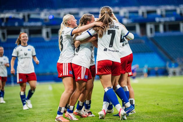 Google Pixel Frauen-Bundesliga: Hamburger SV vs. SC Freiburg, 23.08.2026 TOR, JUBEL zum 1:1 durch Nikola Karczewska (Hamburger SV, 20); Fußball, Google Pixel Frauen-Bundesliga, 1. Spieltag: Hamburger SV vs. SC Freiburg am 23.08.2026 im Volksparkstadion, Hamburg DFB REGULATIONS PROHIBIT ANY USE OF PHOTOGRAPHS AS IMAGE SEQUENCES AND OR QUASI-VIDEO. *** Google Pixel Women s Bundesliga: Hamburger SV vs. SC Freiburg, August 23, 2026 — GOAL, CELEBRATION for the 1-1 equalizer by Nikola Karczewska (Hamburger SV), 20 Soccer, Google Pixel Women s Bundesliga, Matchday 1: Hamburger SV vs. SC Freiburg on August 23, 2026, at the Volksparkstadion, Hamburg. DFB regulations prohibit any use of photographs as image sequences and or quasi-video. Copyright: xBEAUTIFULxSPORTS Tonhäuserx