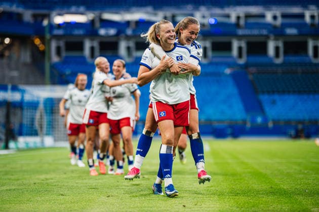 Google Pixel Frauen-Bundesliga: Hamburger SV vs. SC Freiburg, 23.08.2026 TOR, JUBEL zum 1:1 durch Nikola Karczewska (Hamburger SV, 20), hier mit Camilla Linberg (Hamburger SV, 7); Fußball, Google Pixel Frauen-Bundesliga, 1. Spieltag: Hamburger SV vs. SC Freiburg am 23.08.2026 im Volksparkstadion, Hamburg DFB REGULATIONS PROHIBIT ANY USE OF PHOTOGRAPHS AS IMAGE SEQUENCES AND OR QUASI-VIDEO. *** Google Pixel Women s Bundesliga: Hamburger SV vs. SC Freiburg, August 23, 2026—GOAL, CELEBRATION following the 1-1 equalizer by Nikola Karczewska (Hamburger SV, No. 20), pictured here with Camilla Linberg (Hamburger SV, No. 7)—Soccer, Google Pixel Women s Bundesliga, Matchday 1: Hamburger SV vs. SC Freiburg on August 23, 2026, at the Volksparkstadion, Hamburg. DFB regulations prohibit any use of photographs as image sequences and or quasi-video. Copyright: xBEAUTIFULxSPORTS Tonhäuserx