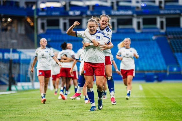 Google Pixel Frauen-Bundesliga: Hamburger SV vs. SC Freiburg, 23.08.2026 TOR, JUBEL zum 1:1 durch Nikola Karczewska (Hamburger SV, 20), hier mit Camilla Linberg (Hamburger SV, 7); Fußball, Google Pixel Frauen-Bundesliga, 1. Spieltag: Hamburger SV vs. SC Freiburg am 23.08.2026 im Volksparkstadion, Hamburg DFB REGULATIONS PROHIBIT ANY USE OF PHOTOGRAPHS AS IMAGE SEQUENCES AND OR QUASI-VIDEO. *** Google Pixel Women s Bundesliga: Hamburger SV vs. SC Freiburg, August 23, 2026—GOAL, CELEBRATION following the 1-1 equalizer by Nikola Karczewska (Hamburger SV, No. 20), pictured here with Camilla Linberg (Hamburger SV, No. 7)—Soccer, Google Pixel Women s Bundesliga, Matchday 1: Hamburger SV vs. SC Freiburg on August 23, 2026, at the Volksparkstadion, Hamburg. DFB regulations prohibit any use of photographs as image sequences and or quasi-video. Copyright: xBEAUTIFULxSPORTS Tonhäuserx