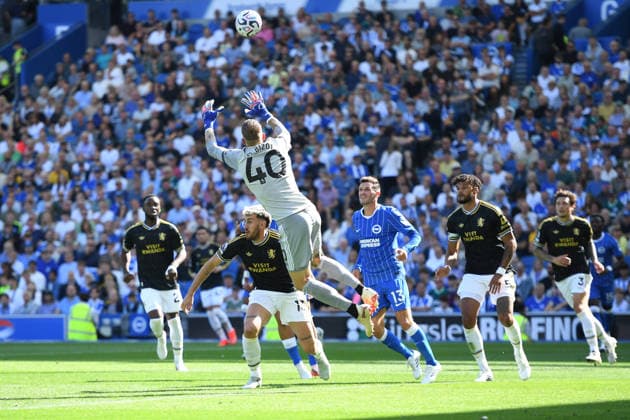 Brighton and Hove Albion v Aston Villa, Premier League Marco Bizot Goalkeeper of Aston Villa dives to collect the ball during the Premier League match between Brighton and Hove Albion and Aston Villa at the American Express Stadium, Brighton and Hove, UK on 23 August 2026. Brighton and Hove American Express Stadium East Sussex UK Editorial use only DataCo restrictions apply See www.football-dataco.com , Copyright: xJeffxMoodx PSI-24737-0126
