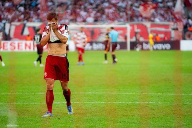 Fortuna Düsseldorf v SC Freiburg - DFB-Pokal First Round A Fortuna Dusseldorf player reacts dejectedly after the final whistle following his side s defeat against SC Freiburg in the DFB-Pokal first round at Merkur Spiel-Arena in Dusseldorf, Germany, August 23, 2026. Dusseldorf Merkur Spiel-Arena North Rhine-Westphalia Germany Copyright: xTaiseixIwamotox