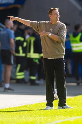 Jena , 230826, DFB Pokal FC Carl-Zeiss Jena gegen SV Darmstadt 98 im Bild: Trainer Florian Kohfeldt (Darmstadt) *** Jena, August 26, 2023, DFB Cup: FC Carl Zeiss Jena vs. SV Darmstadt 98; Pictured: Coach Florian Kohfeldt of Darmstadt