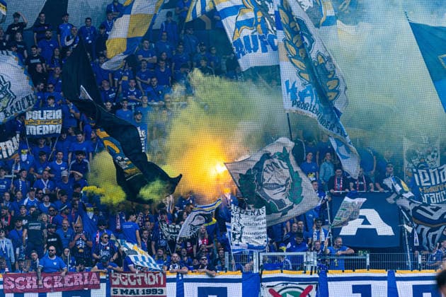 Jena , 230826, DFB Pokal FC Carl-Zeiss Jena gegen SV Darmstadt 98 im Bild: Jenaer Fans , Ultras Südkurve *** Jena, 230826, DFB Cup: FC Carl Zeiss Jena vs. SV Darmstadt 98—Pictured: Jena fans, Ultras Südkurve