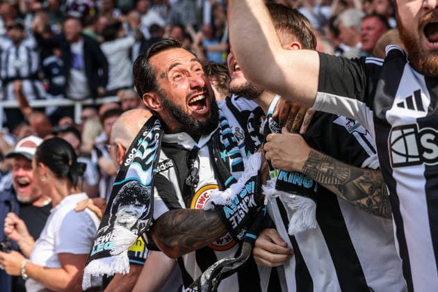 Newcastle United v Liverpool - Premier League 2026 27 Newcastle United fans celebrate as Anthony Elanga of Newcastle United scores to make it 1-0 during the Premier League match Newcastle United vs Liverpool at St. James s Park in Newcastle, United Kingdom, on August 23, 2026. Newcastle Tyne and Wear United Kingdom  Copyright: xNewsxImagesx originalFilename:cosgrove-premierl260823_np9QH.jpg