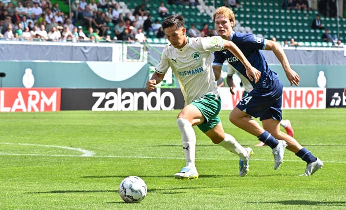 23.08.2026 - Fussball - Saison 2026 2027 - DFB Pokal Vereinspokal - 01. Runde: SpVgg Greuther Fürth ( Kleeblatt ) - VfL Bochum - Sportfoto Zink MeZi - xmexzix - regulations prohibit any use of photographs as image sequences and or quasi-video - Shinta Appelkamp (8, SpVgg Greuther Fürth ) vor Mats Pannewig (24, VfL Bochum ) *** August 23, 2026 Soccer Season 2026–2027 DFB Cup Club Cup First Round SpVgg Greuther Fürth Kleeblatt vs. VfL Bochum Sports photo by Zink MeZi xmexzix Regulations prohibit any use of photographs as image sequences and or quasi-video. ShInta Appelkamp (8), SpVgg Greuther Fürth, ahead of Mats Pannewig (24), VfL Bochum