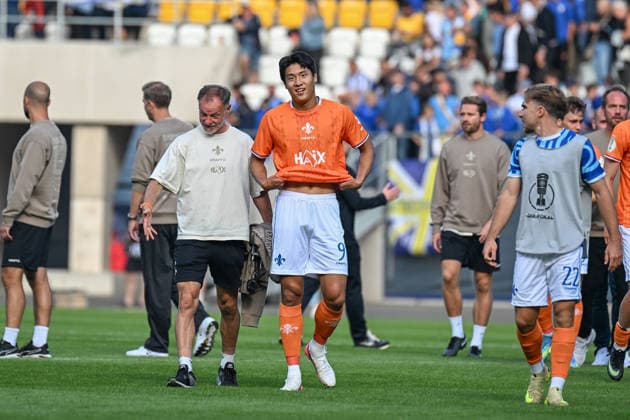 Fußball I Herren I Saison 2026-2027 I DFB-Pokal I FC Carl Zeiss Jena - SV Darmstadt 98 I 23.08.2026 Ho-jae Lee (9, SV Darmstadt 98) freut sich über den Sieg Freisteller, Nahaufnahme, Porträt, Portrait, Einzelfoto, Einzelbild, Körper Jena Ernst-Abbe-Sportfeld, ad hoc Arena Thüringen Deutschland *** Soccer I Men s Team I 2026–2027 Season I DFB Cup I FC Carl Zeiss Jena vs. SV Darmstadt 98 I August 23, 2026 Ho Jae Lee 9, SV Darmstadt 98 celebrates the victory; cutout, close-up, portrait, individual photo, single image, body; Jena Ernst Abbe Sportfeld, ad hoc Arena; Thuringia, Germany Copyright: xLobeca InesxHähnelx