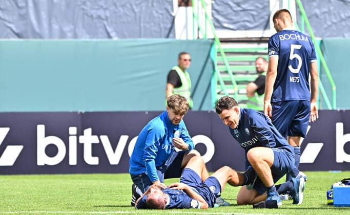 23.08.2026 - Fussball - Saison 2026 2027 - DFB Pokal Vereinspokal - 01. Runde: SpVgg Greuther Fürth ( Kleeblatt ) - VfL Bochum - Sportfoto Zink MeZi - xmexzix - regulations prohibit any use of photographs as image sequences and or quasi-video - Maximilian Wittek (32, VfL Bochum ) angeschlagen am Boden *** August 23, 2026 Soccer Season 2026–2027 DFB Cup Club Cup First Round SpVgg Greuther Fürth Kleeblatt vs. VfL Bochum Sports photo by Zink MeZi xmexzix; regulations prohibit any use of photographs as image sequences and or quasi-video. Maximilian Wittek, 32, VfL Bochum, injured on the ground