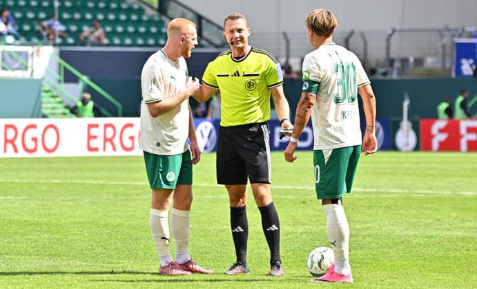 23.08.2026 - Fussball - Saison 2026 2027 - DFB Pokal Vereinspokal - 01. Runde: SpVgg Greuther Fürth ( Kleeblatt ) - VfL Bochum - Sportfoto Zink MeZi - xmexzix - regulations prohibit any use of photographs as image sequences and or quasi-video - Paul Will (13, SpVgg Greuther Fürth ) Florian Lechner (Schiedsrichter) Felix Klaus (30, SpVgg Greuther Fürth ) *** August 23, 2026 Soccer Season 2026–2027 DFB Cup Club Cup First Round SpVgg Greuther Fürth Kleeblatt vs. VfL Bochum Sports photo by Zink MeZi xmexzix; regulations prohibit any use of photographs as image sequences and or quasi-video Paul Will 13, SpVgg Greuther Fürth Florian Lechner Referee Felix Klaus 30, SpVgg Greuther Fürth