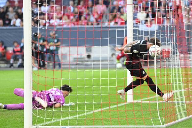 Lukas KUEBLER (Kübler, FR) schiesst das Tor zum 0:3 gegen Torwart Louis LORD (D) Fussball DFB Pokal, 1. Hauptrunde, Fortuna Duesseldorf (D) - SC Freiburg (FR) 1-5 am 23.08.2026 in der Merkur Spiel Arena Duesseldorf Deutschland. DFL DFB regulations prohibit any use of photographs as image sequences and or quasi-video Â *** Lukas KUEBLER Kübler, FR, scores the goal to make it 0–3 against goalkeeper Louis LORD D. Soccer DFB Cup, 1st Round, Fortuna Düsseldorf vs. SC Freiburg 1–5 on August 23, 2026, at the Merkur Spiel Arena in Düsseldorf, Germany. DFL and DFB regulations prohibit any use of photographs as image sequences and or quasi-video.