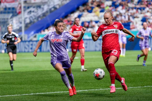 v.li.: Janna Grimm (TSG, 26), Luzie Zähringer (VfB, 23), Zweikampf, Spielszene, Duell, duel, tackle, tackling, Dynamik, Action, Aktion, 23.08.2026, Sinsheim (Deutschland), Fussball, Google Pixel Frauen-Bundesliga, TSG 1899 Hoffenheim - VfB Stuttgart, DFB DFL REGULATIONS PROHIBIT ANY USE OF PHOTOGRAPHS AS IMAGE SEQUENCES AND OR QUASI-VIDEO. *** v li Janna Grimm TSG, 26, Luzie Zähringer VfB, 23, tackle, game scene, duel, tackle, tackling, dynamism, action, 08 23 2026, Sinsheim, Germany, soccer, Google Pixel Women s Bundesliga, TSG 1899 Hoffenheim vs. VfB Stuttgart, DFB and DFL regulations prohibit any use of photographs as image sequences and or quasi-video xozx