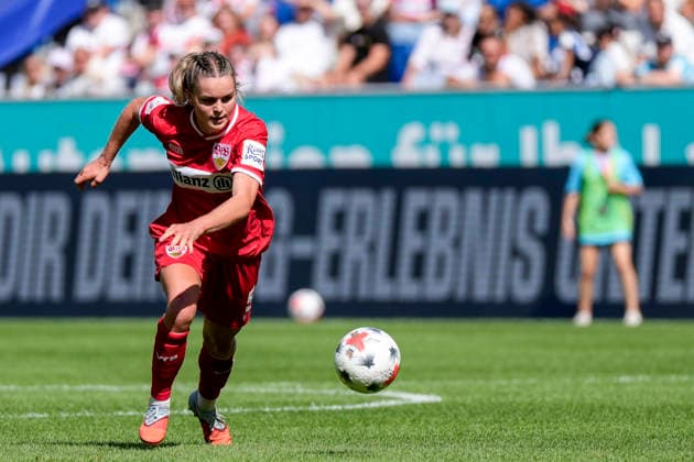 Greta Stegemann (VfB, 5), am Ball, Freisteller, Ganzkörper, Einzelbild, Einzelfoto, Aktion, Action, 23.08.2026, Sinsheim (Deutschland), Fussball, Google Pixel Frauen-Bundesliga, TSG 1899 Hoffenheim - VfB Stuttgart, DFB DFL REGULATIONS PROHIBIT ANY USE OF PHOTOGRAPHS AS IMAGE SEQUENCES AND OR QUASI-VIDEO. *** Greta Stegemann (VfB), 5, on the ball, cutout, full body, single frame, single photo, action, August 23, 2026, Sinsheim, Germany, soccer, Google Pixel Women’s Bundesliga, TSG 1899 Hoffenheim vs. VfB Stuttgart, DFB and DFL regulations prohibit any use of photographs as image sequences and or quasi-video xozx