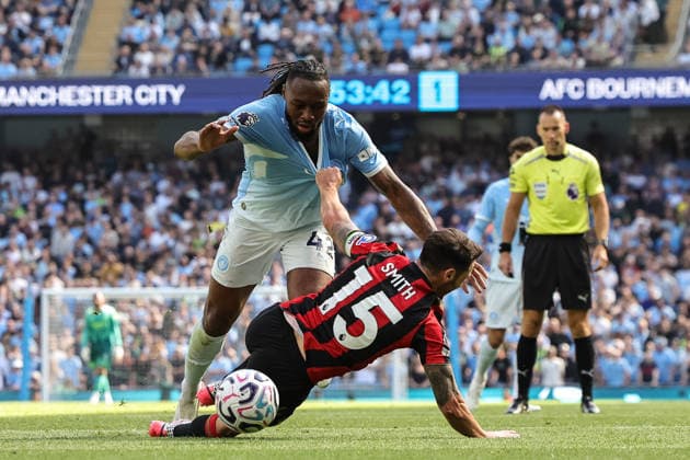 Manchester City v AFC Bournemouth - Premier League 2026 27 Adam Smith of Bournemouth is fouled by Antoine Semenyo of Manchester City during the Premier League match between Manchester City and Bournemouth at Etihad Stadium in Manchester, United Kingdom, on August 23, 2026. Manchester Greater Manchester United, ManU Kingdom  Copyright: xNewsxImagesx originalFilename:cosgrove-premierl260823_npTlV.jpg